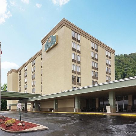 La Quinta Inn & Suites Pittsburgh North McCandless Township ภายนอก รูปภาพ