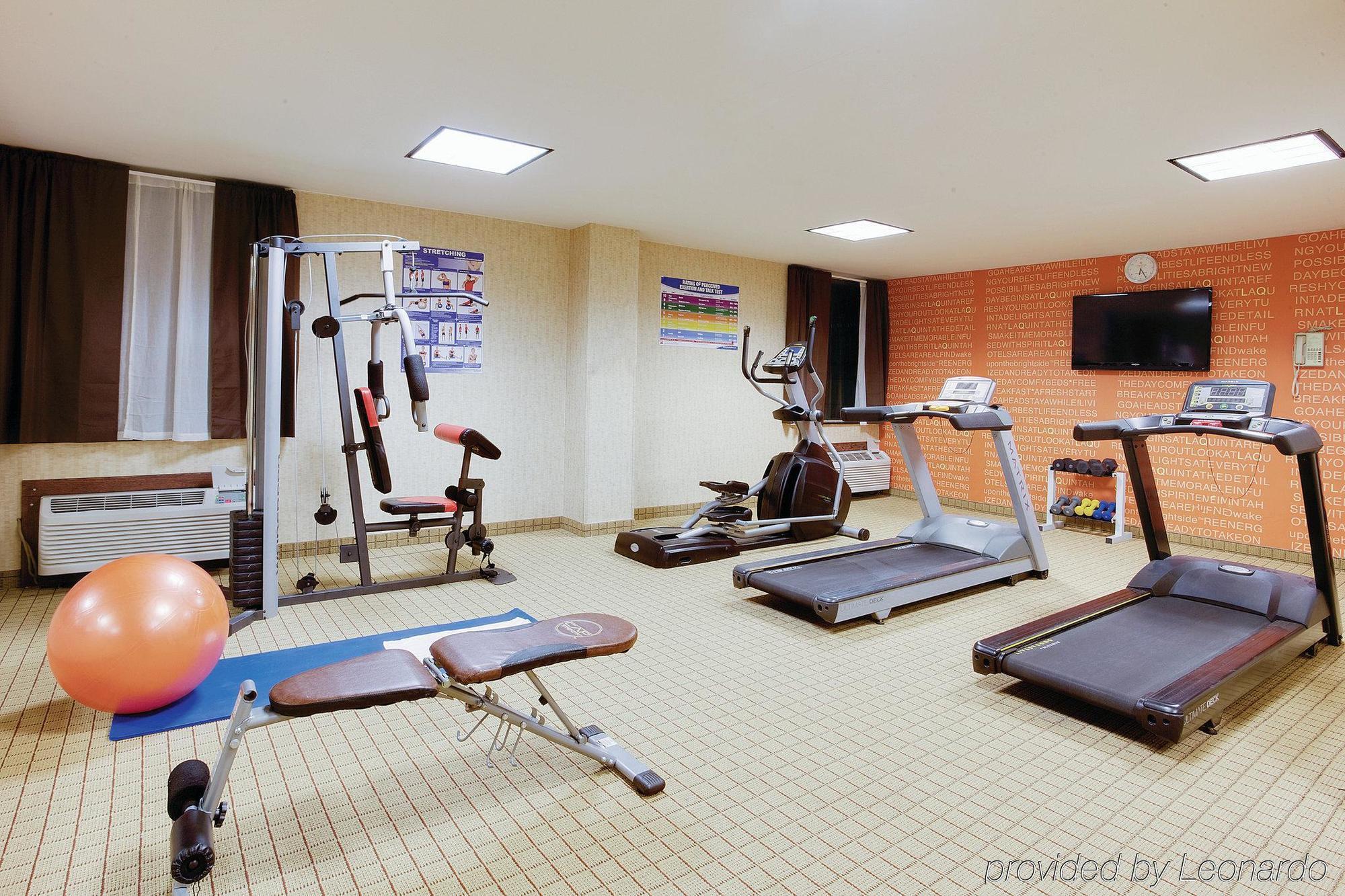 La Quinta Inn & Suites Pittsburgh North McCandless Township ภายนอก รูปภาพ