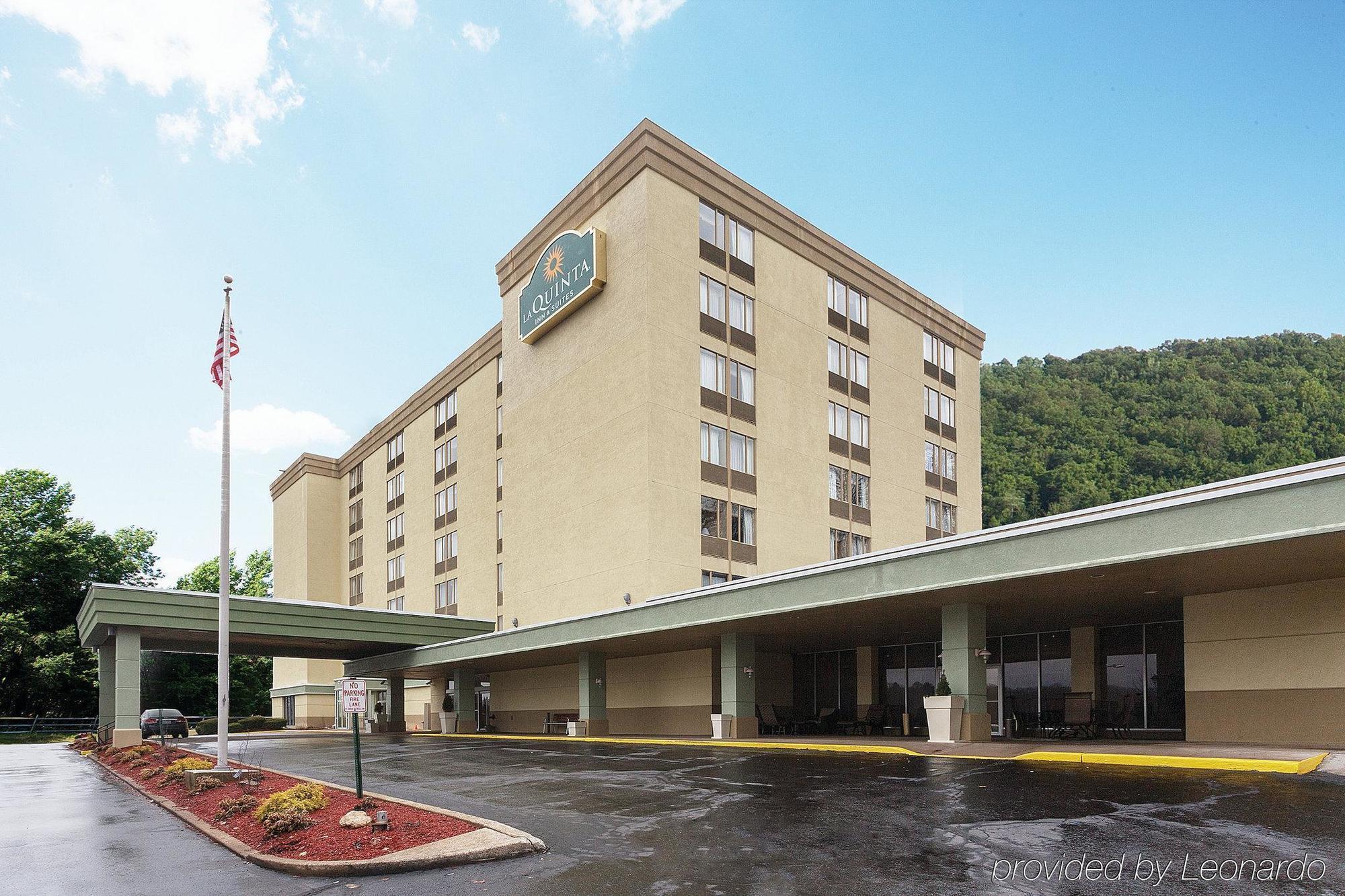 La Quinta Inn & Suites Pittsburgh North McCandless Township ภายนอก รูปภาพ
