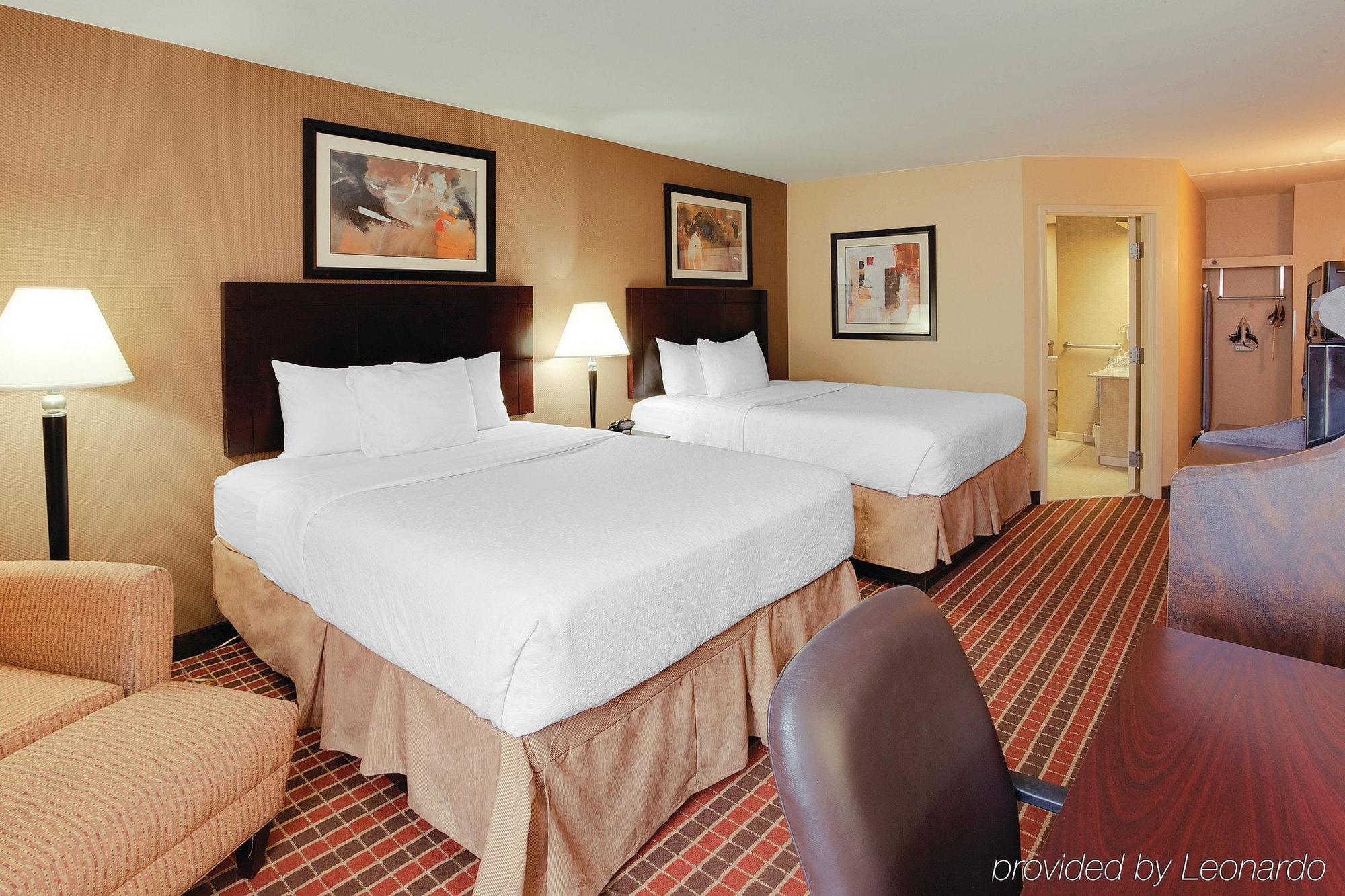 La Quinta Inn & Suites Pittsburgh North McCandless Township ภายนอก รูปภาพ