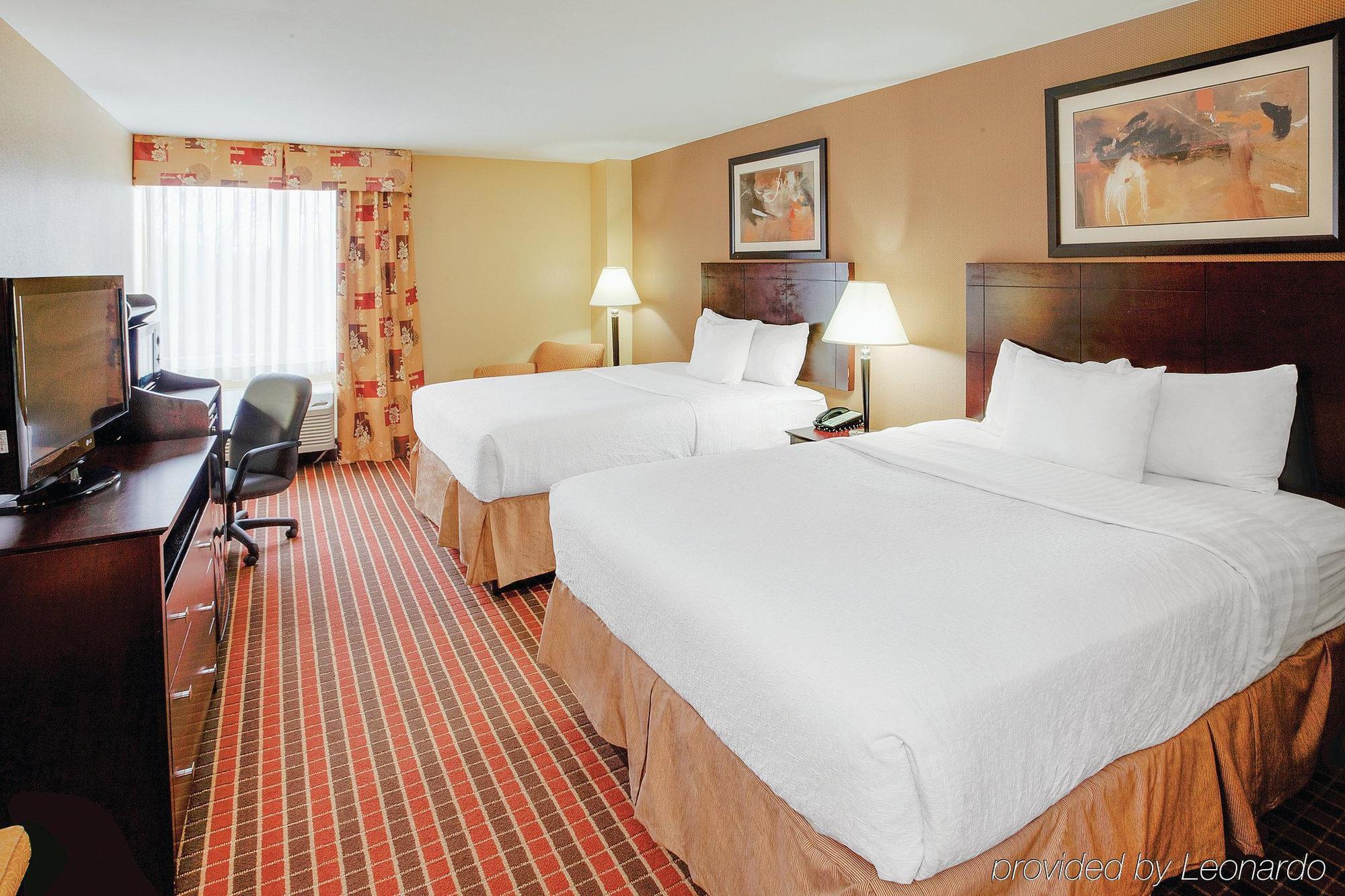 La Quinta Inn & Suites Pittsburgh North McCandless Township ภายนอก รูปภาพ
