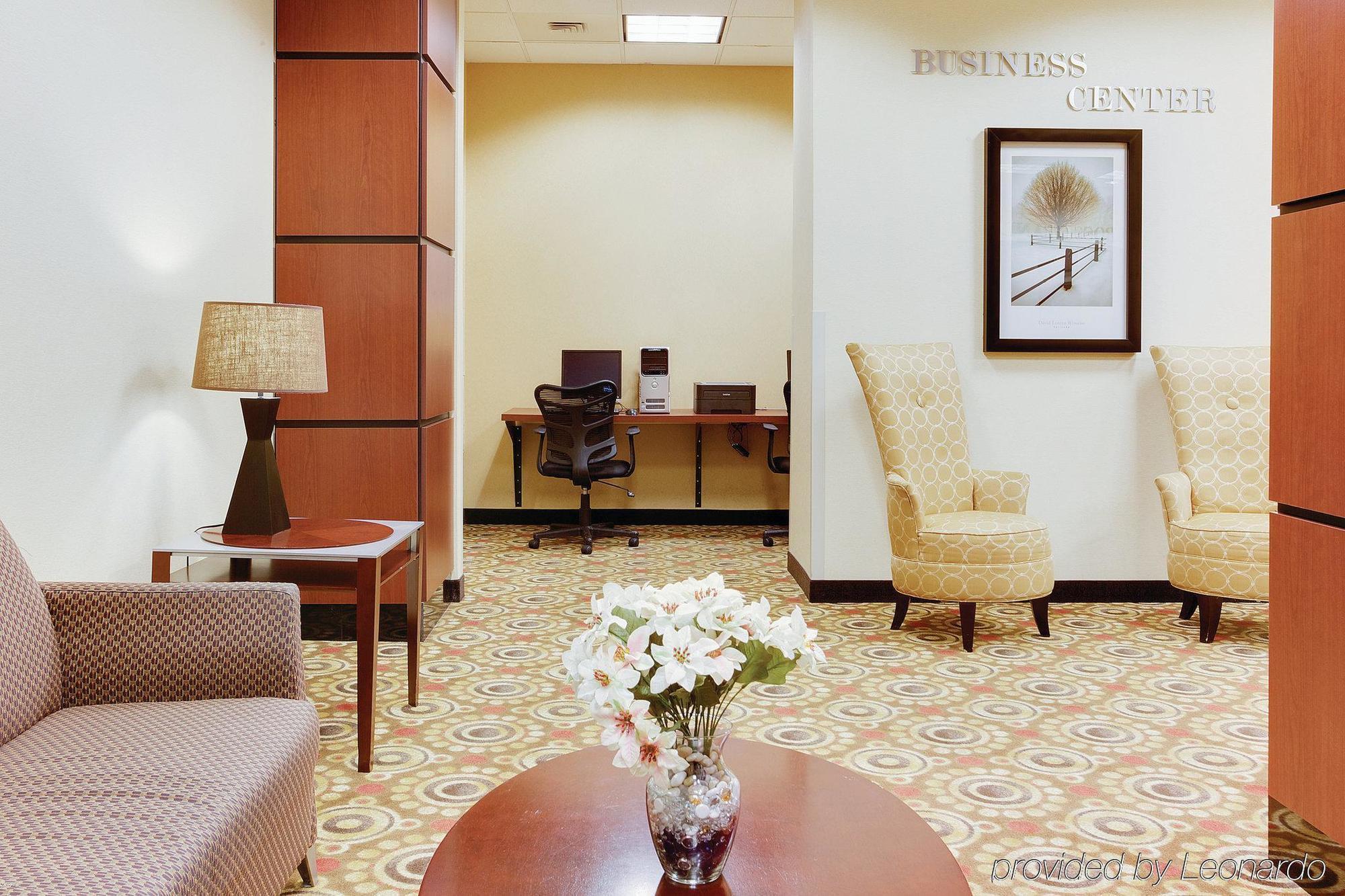 La Quinta Inn & Suites Pittsburgh North McCandless Township ภายนอก รูปภาพ