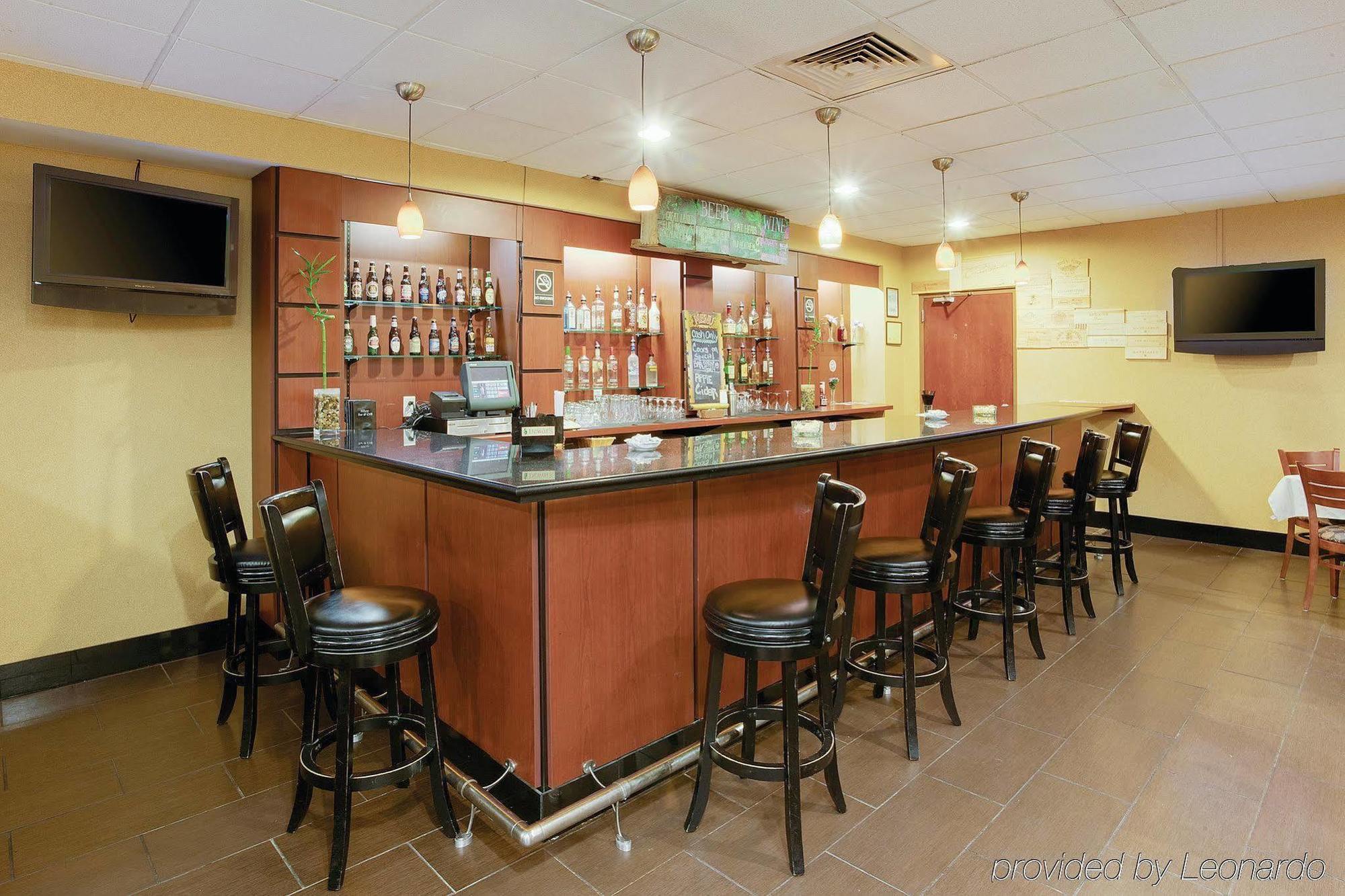 La Quinta Inn & Suites Pittsburgh North McCandless Township ภายนอก รูปภาพ