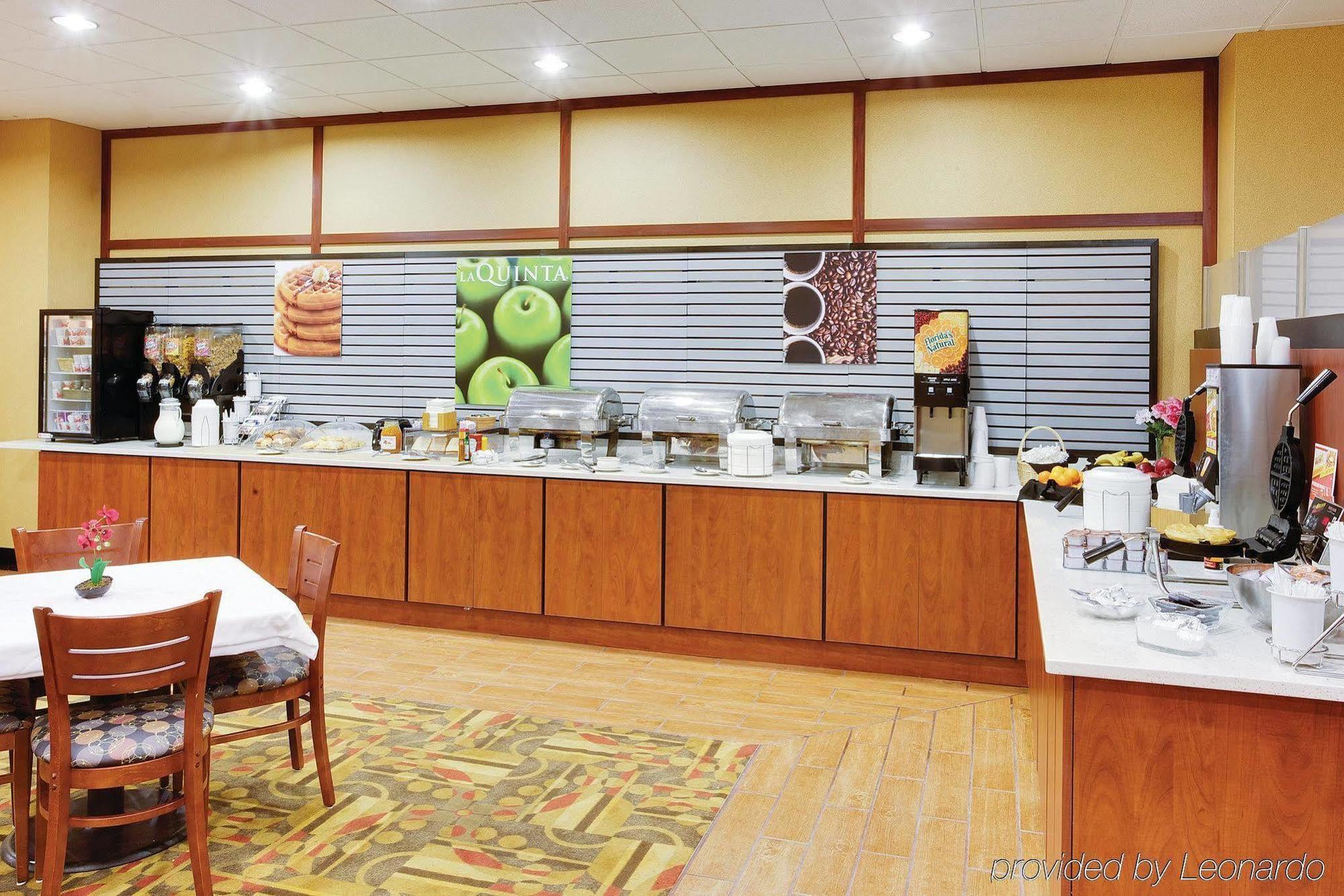La Quinta Inn & Suites Pittsburgh North McCandless Township ภายนอก รูปภาพ